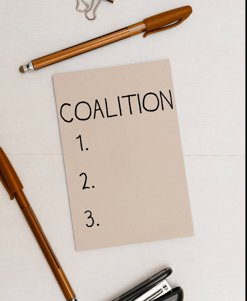 Концептуальне відображення Коаліція, Слово Написане про тимчасовий союз різних партій, осіб або держав для спільних дій
 - Фото, зображення