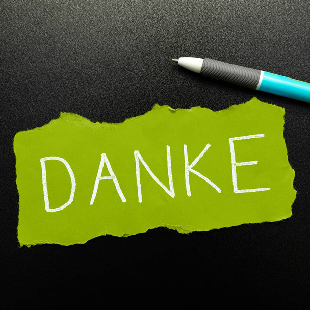 Legenda conceitual Danke, Ideia de negócio usada como forma informal de dizer obrigado em língua alemã Agradecendo - Foto, Imagem