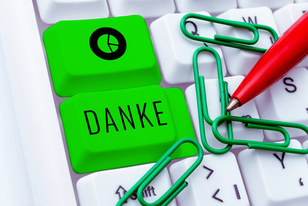 Señal de texto que muestra Danke, idea de negocio utilizada como forma informal de decir gracias en idioma alemán Agradecimiento - Foto, Imagen