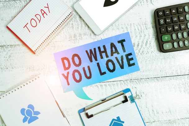 Teksti kuvateksti esittää Do What You Love, Word for Make nautittavaa asioita tehdä toimintaa motivaatiota - Valokuva, kuva