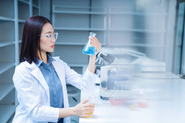Image of young Asian woman working in the lab - Φωτογραφία, εικόνα