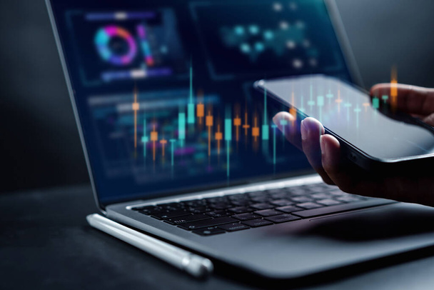 Analyst working in Business Analytics and Data Management System to make report with KPI and metrics connected to database. Corporate strategy for finance, operations, sales, marketing. - Fotoğraf, Görsel