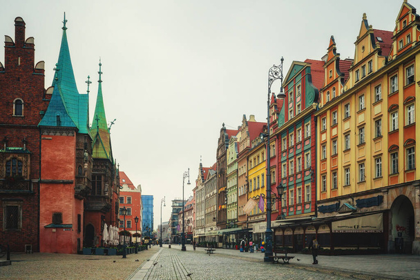 Wroclaw, Poland. Historical center of the old city. Historic landmarks, street view, architecture, city life. Wroclaw, Poland - August 23, 2022 - Foto, Imagem
