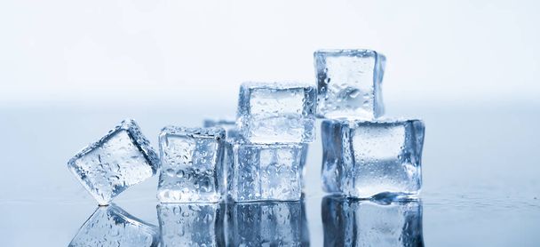 jégkockák vízcseppekkel - Fotó, kép