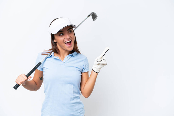 Young caucasian woman playing golf isolated on white background intending to realizes the solution while lifting a finger up - Zdjęcie, obraz