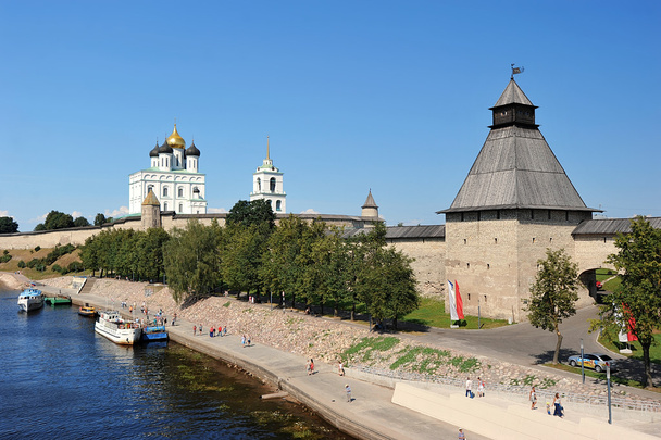 domes with crosses Orthodox Kremlin in Pskov, Russia - Φωτογραφία, εικόνα