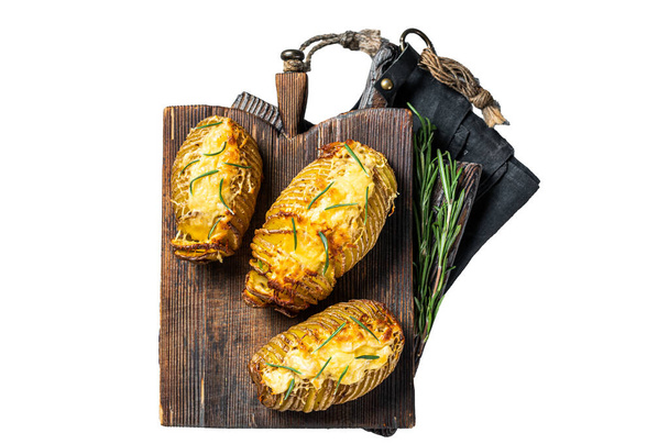 Röstkartoffeln mit Käse, Knoblauch, Thymian und Rosmarin. Isoliert auf weißem Hintergrund - Foto, Bild