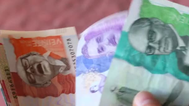 Pesos colombianos, Contando dinero, varios billetes, Moneda de Colombia - Metraje, vídeo