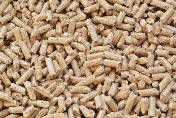 Cerca de gránulos de pellets de madera marrón. Concepto ecológico: energía alternativa - Foto, imagen
