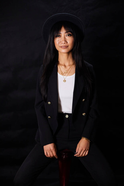 Portrait of beautiful Asian women are cool and confident in casual clothes over white background. People lifestyle concept. Mock up copy space. Fashion model. attractive elegant woman. - Foto, imagen