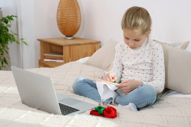 Little girl learning to embroider with online course at home. Space for text - Foto, immagini