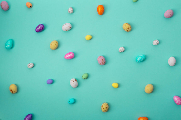 Маленький шоколад Пасхальные яйца цветы праздник фон - Фото, изображение