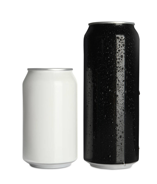 Aluminum cans with drinks on white background - Zdjęcie, obraz