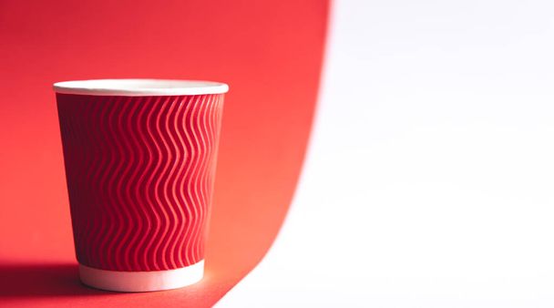 Disposable paper cup in trendy color Viva Magenta, copy space. - Foto, imagen
