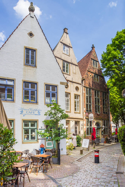 Old houses at the cobblestoned street of th Schnoor district of Bremen, Germany - Fotó, kép