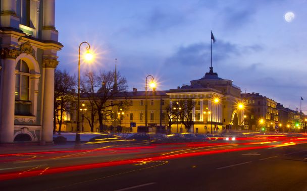 O aterro do Palácio, São Petersburgo
 - Foto, Imagem