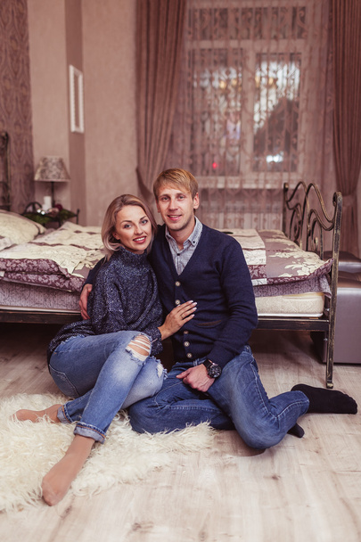Couple in love in bedroom - Foto, afbeelding