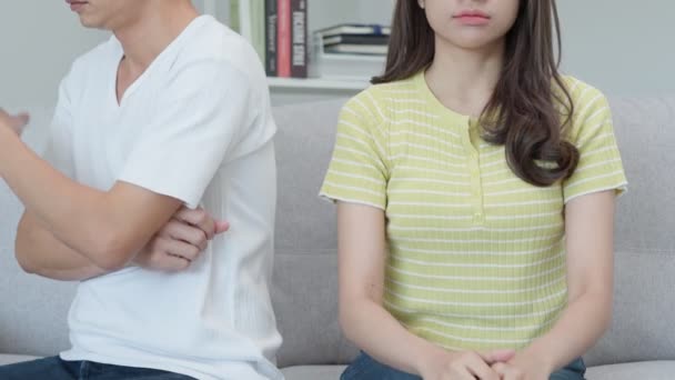 Divorce. Asian couples are desperate and disappointed after marriage. Husband and wife are sad, upset and frustrated after quarrels. distrust, love problems, betrayals. family problem, teenage love - Záběry, video