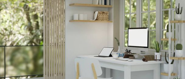 Masada PC masaüstü bilgisayarı ve tablet boş ekran maketi, kaktüs rafı, sandalye ve dekor ile modern beyaz ev iç mimarisi tasarımı. 3d görüntüleme, 3d illüstrasyon - Fotoğraf, Görsel