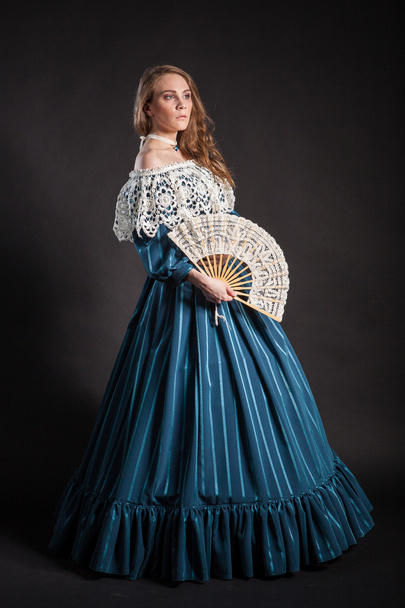 Portrait of the elegant woman in medieval era dress. - Фото, зображення