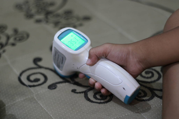 photo portable temperature detector - Photo, Image