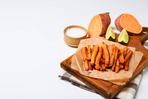 Концепция вкусной еды - картофель фри - Фото, изображение