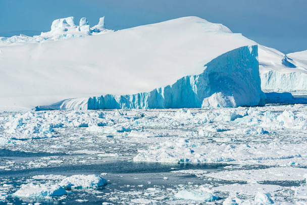 Icebergs en el fiordo de hielo Ilulissat, Groenlandia - Foto, imagen