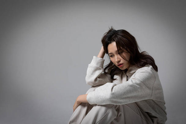 stressed, depressed Korean business woman in pink suit, frustrated - Foto, Imagen