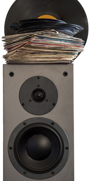 Vinyl records 45 rpm gelegd op een luidspreker - Foto, afbeelding