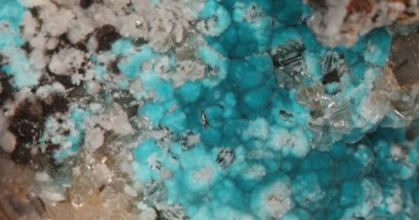 modrozelené rosasitové minerály ze Sauerlandu - Záběry, video