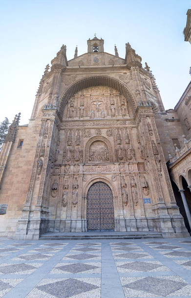 Fachada exterior del Convento de San Esteban en Salamanca (España)). - Foto, Imagen