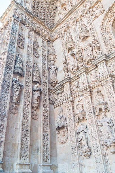 Pohled z exteriéru fasády kláštera San Esteban v Salamance (Španělsko). - Fotografie, Obrázek