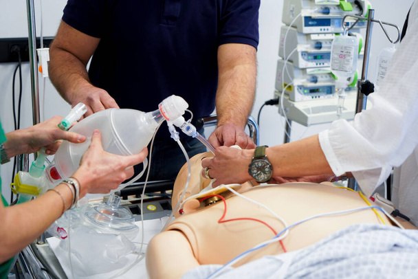 NIV non-invasive artificial ventilation technique. Air is delivered mechanically and can be adjusted according to the patient's needs.  - Photo, image