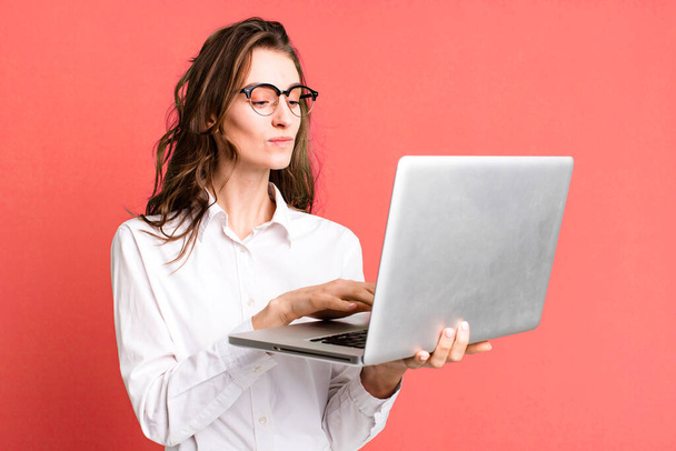 young pretty businesswoman with a laptop - Foto, afbeelding