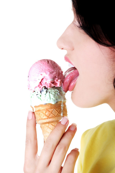Woman eating an ice cream - Foto, afbeelding