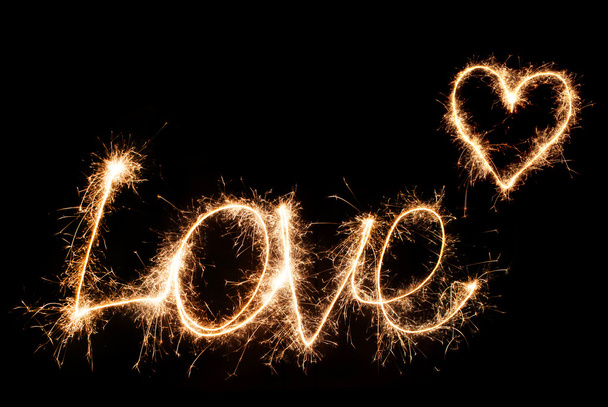 Inscription Love and heart of sparklers. - Zdjęcie, obraz