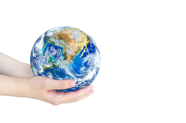 Dzień Ziemi, człowiek otwiera dłonie trzymając ziemię na białym tle. Elementy tego obrazu dostarczone przez NASA - Zdjęcie, obraz