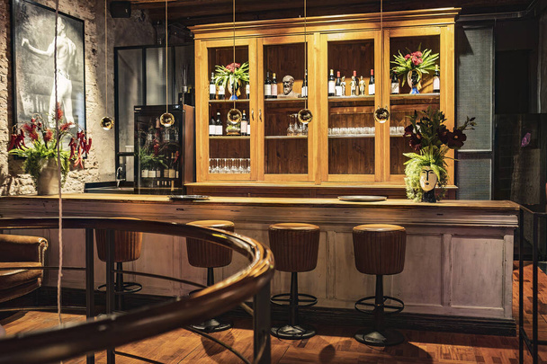 Milan, Italy 22 march 2023: An authentic vintage bar counter, with a retro charm and timeless appeal, perfect for evoking memories of a bygone era - Valokuva, kuva