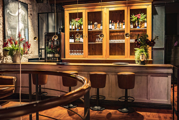 Milan, Italy 22 march 2023: An authentic vintage bar counter, with a retro charm and timeless appeal, perfect for evoking memories of a bygone era - Foto, imagen