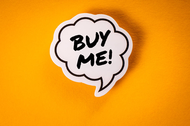 BUY ME. Speech bubble with text on yellow background. - 写真・画像