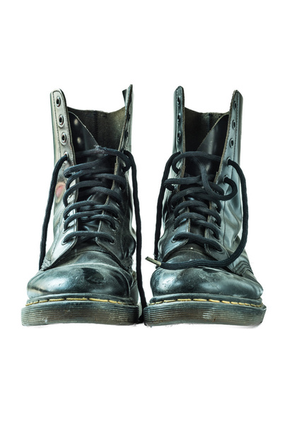 botas de cuero de combate usadas aisladas
 - Foto, imagen