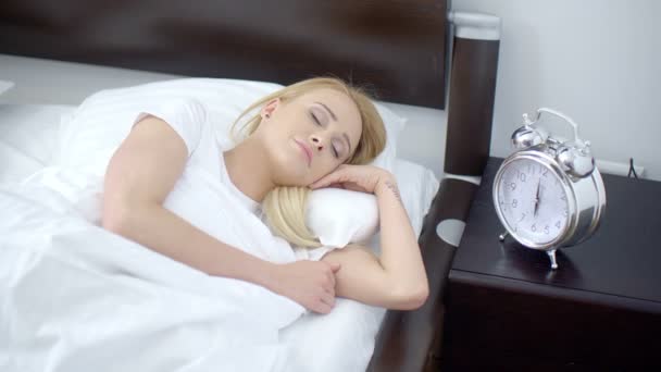 Pretty Sleeping Woman with Alarm Clock Next to Her - Video, Çekim