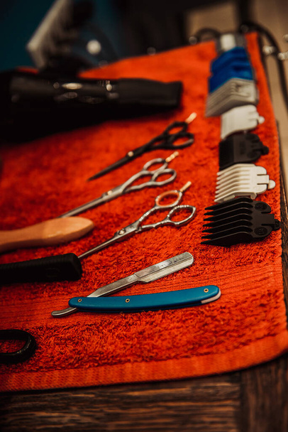 Salon barbershop. A professional barber's tool rests on a clean towel before use. Hygiene in the barbershop. - 写真・画像