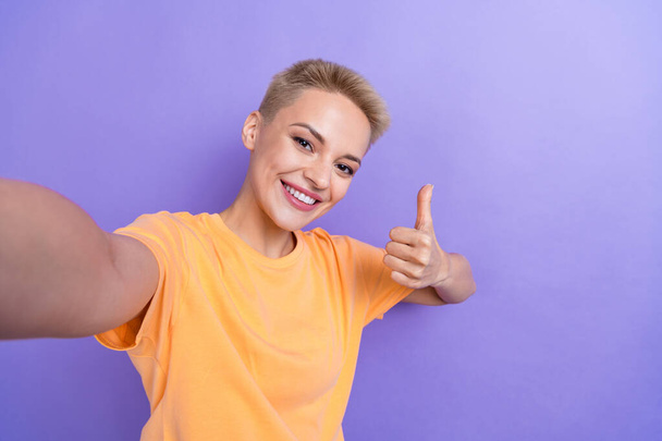 Photo of cheerful optimistic of young positive blogging girl white teeth advert new product thumb up like promo isolated on violet color background. - Фото, изображение