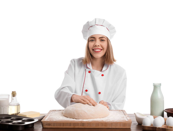 Panadero hembra con masa cruda en la mesa sobre fondo blanco - Foto, Imagen