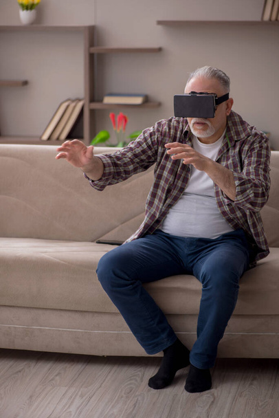 Old man enjoying virtual glasses at home - Photo, image