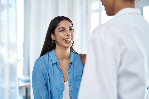 Happy patients are healthy patients. a young woman having a consultation with her doctor - Foto, Imagem