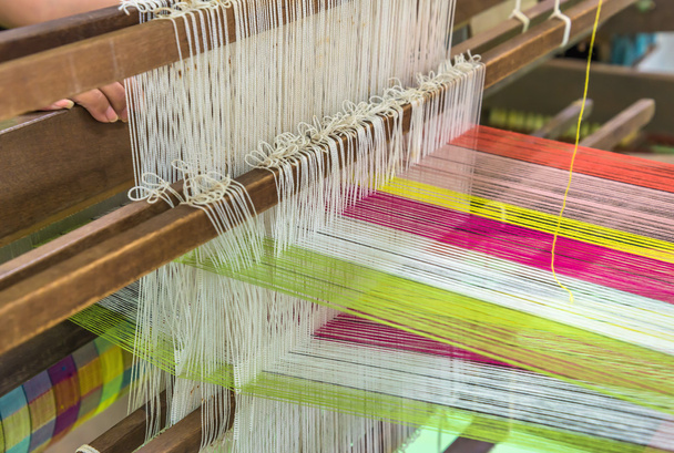 Плетение ткацкого станка и шаттла на варпе
 - Фото, изображение