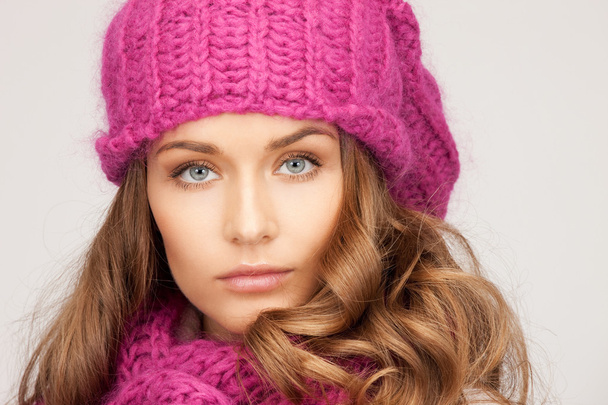 Beautiful woman in winter hat - Valokuva, kuva