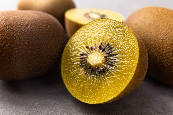 sweet and golden Gold kiwi - Foto, afbeelding